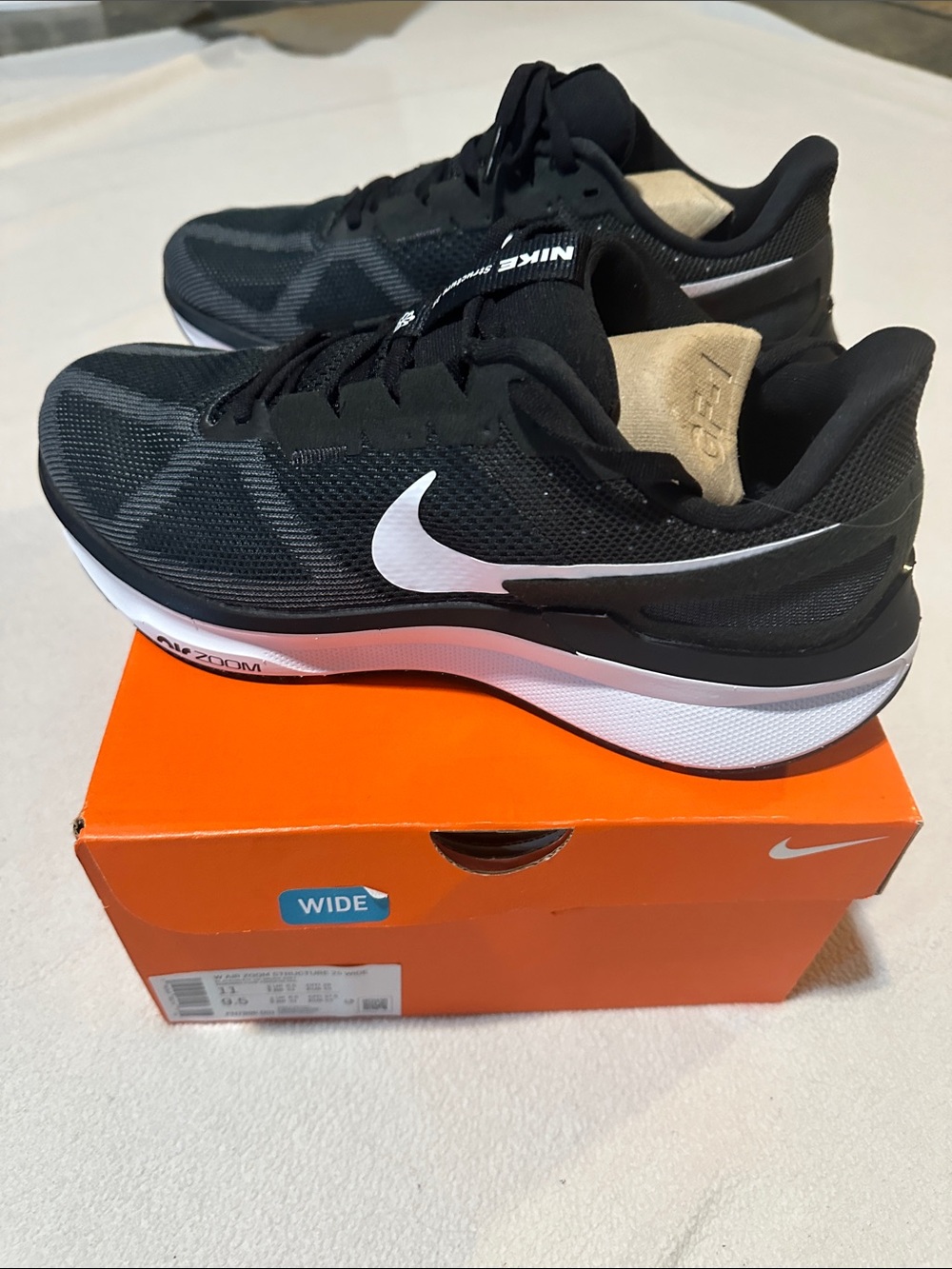 New Nike Black and White Women’s Running Air Zoom Structure 25 Size 11 Wide
